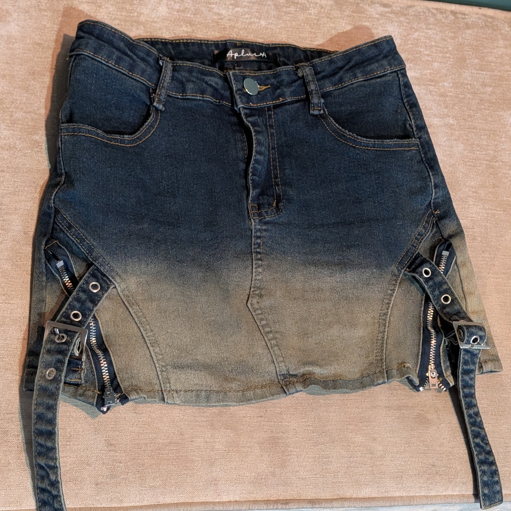 Denim Mini Skirt (with short🙂) ~Hombre/ Zippered/Buckled Sz M~ NEW